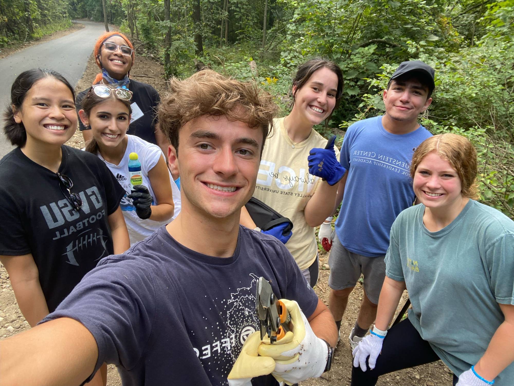 Students volunteering